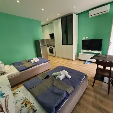 Center Apartment *