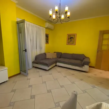 Center Apartment *